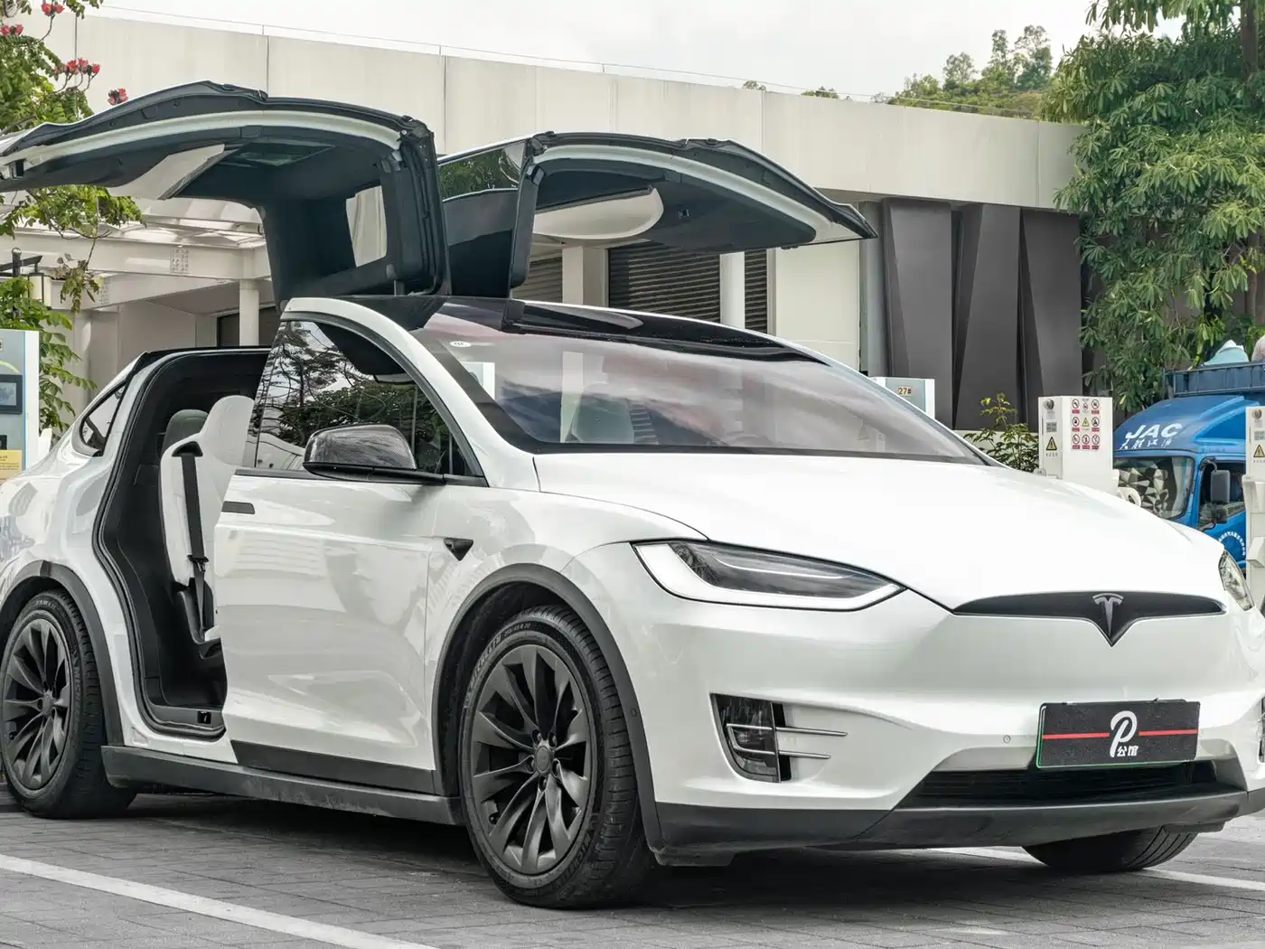 TESLA MODEL X