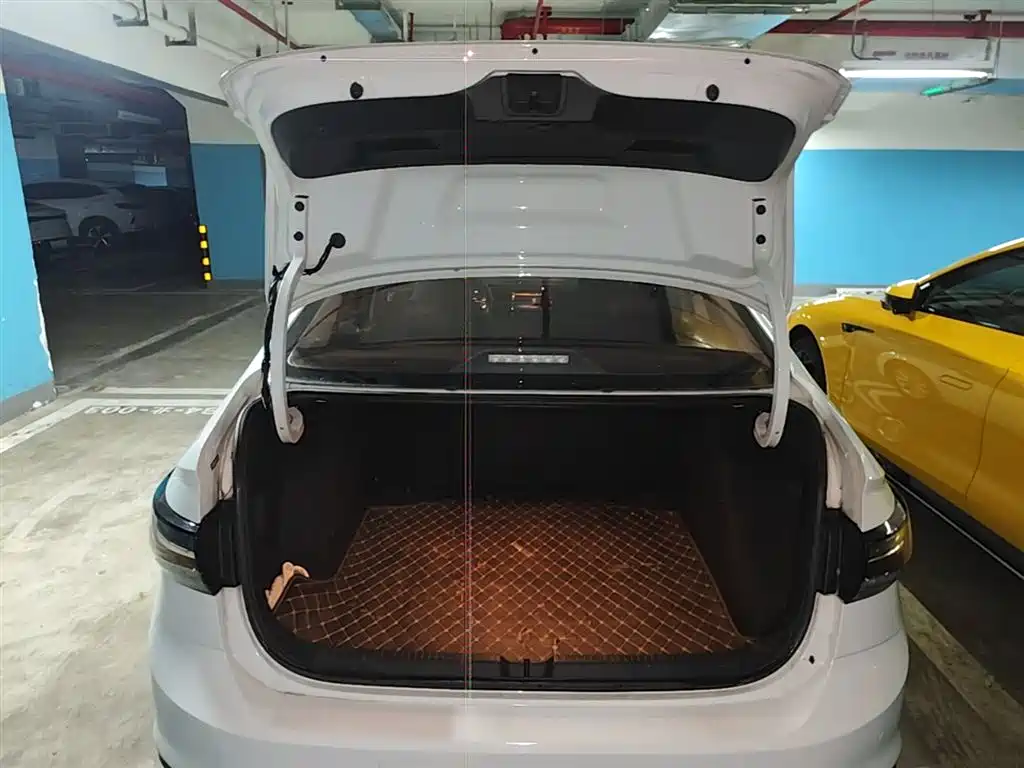 Volkswagen Lavida 2023 Xinrui 1.5L Auto Xinyi Edition фото 19