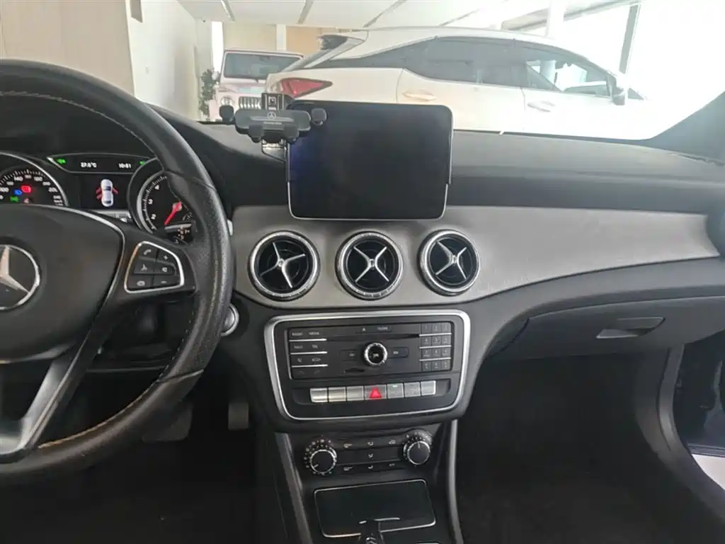 Mercedes-Benz CLA (Import) 2017 Facelift CLA 200 Style фото 13