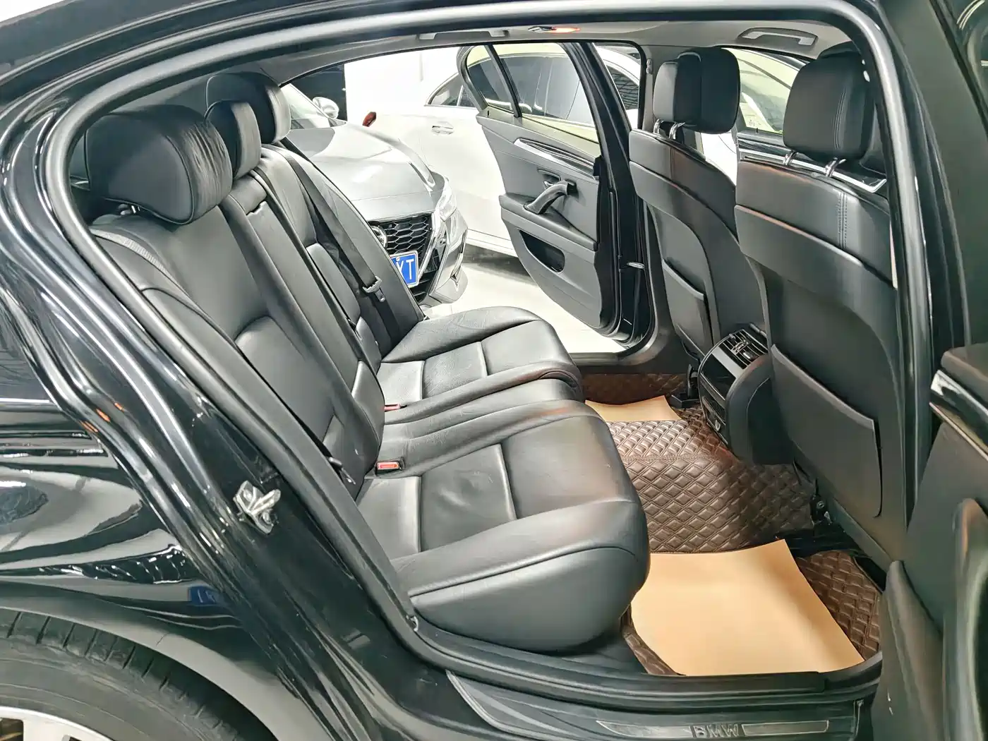 BMW 5 Series 2013 520Li Elegance фото 9