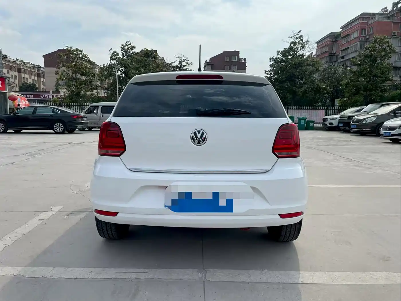 Volkswagen Polo 2016 1.6L Automatic Luxury фото 8