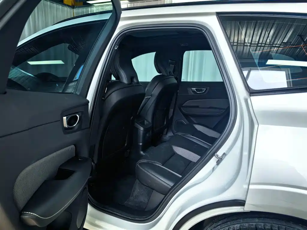 VOLVO XC60 PLUG IN HYBRID