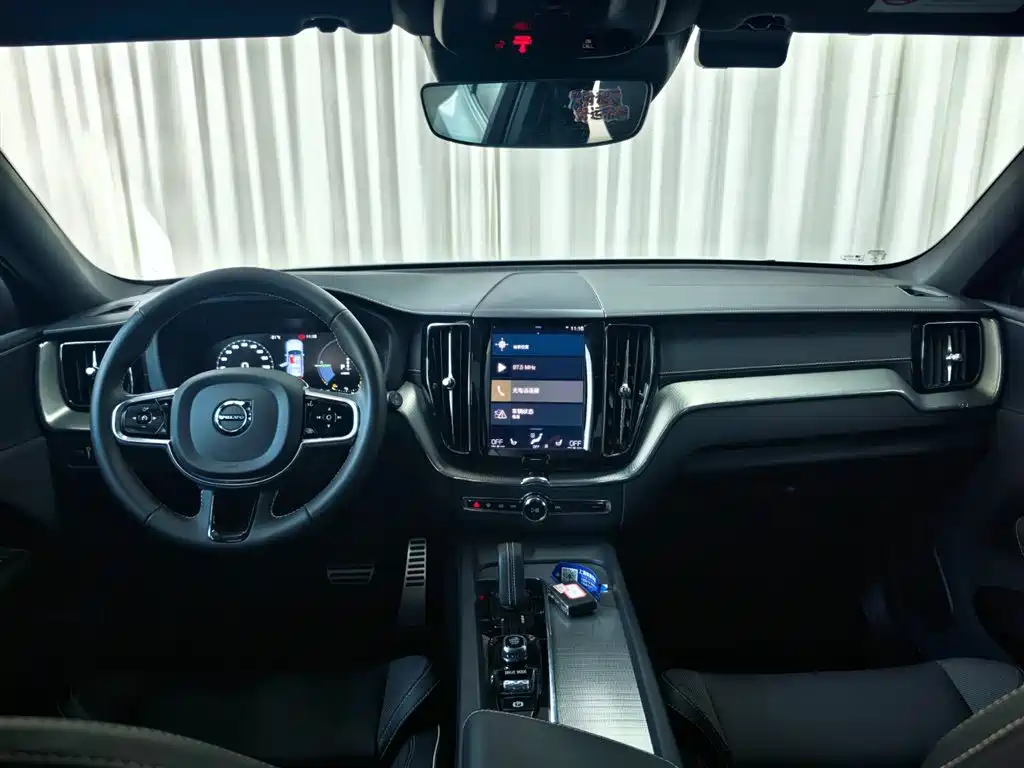 VOLVO XC60 PLUG IN HYBRID