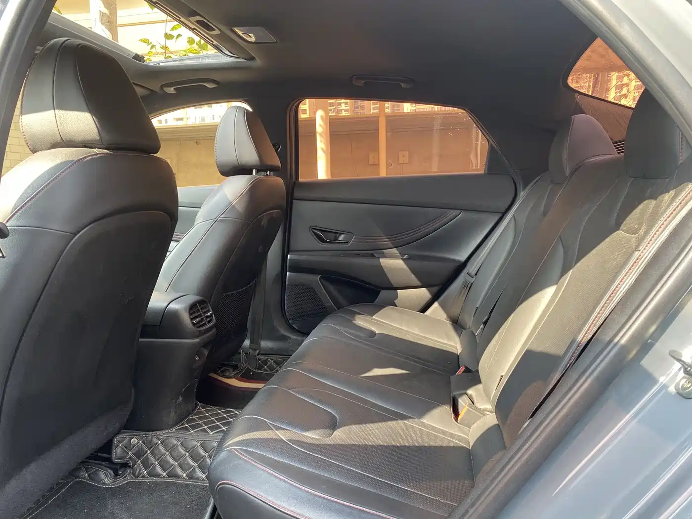 Hyundai Elantra 2022 240TGDi DCT LUX Premium Edition фото 15