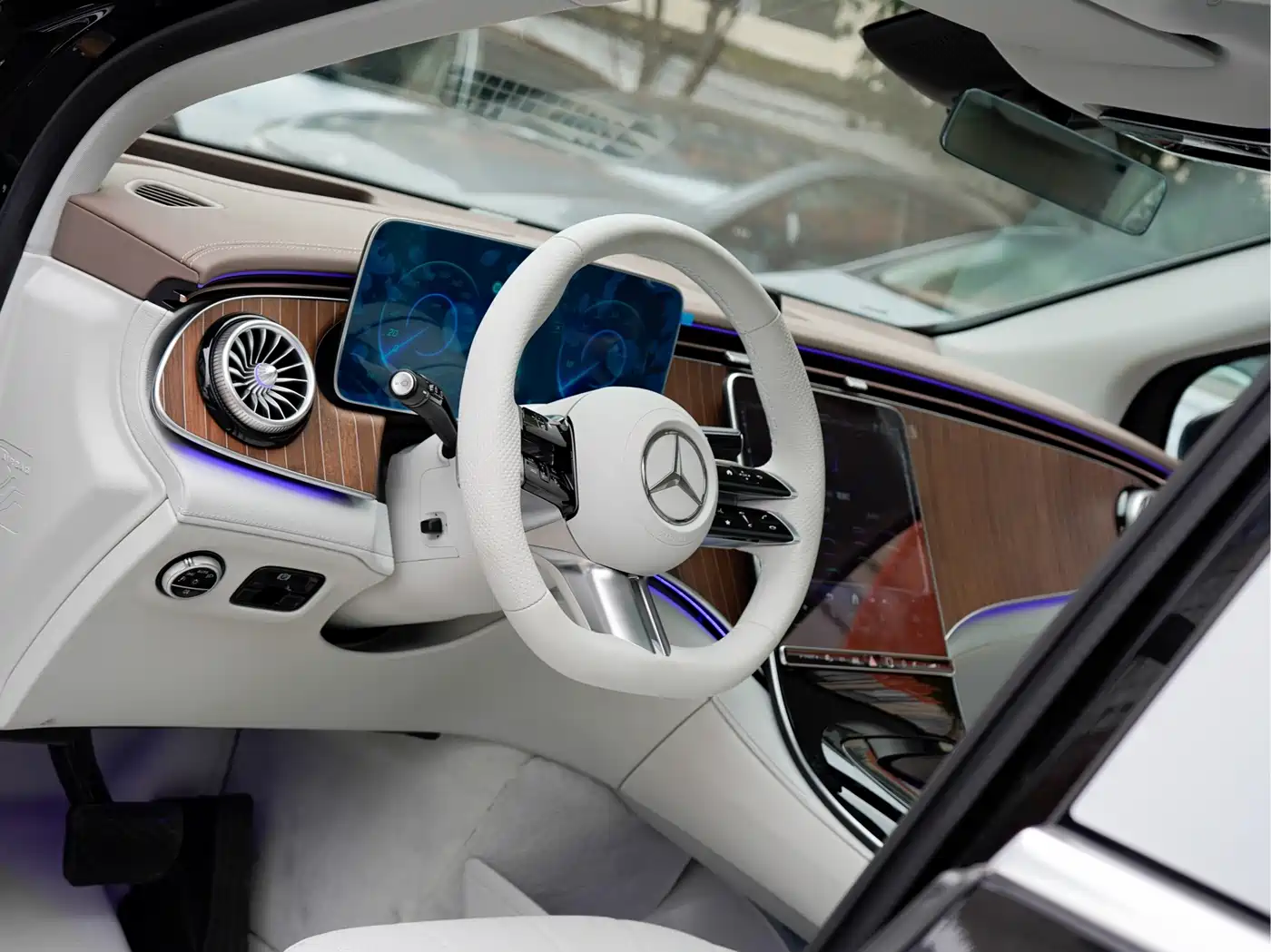 MERCEDES-BENZ EQE SUV