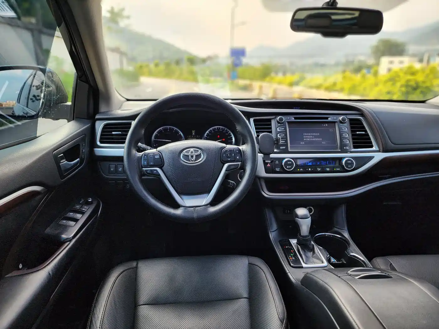 Фото 8 - Toyota Highlander