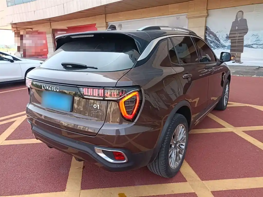 Lynk & Co 01 2017 2.0T 2WD фото 7