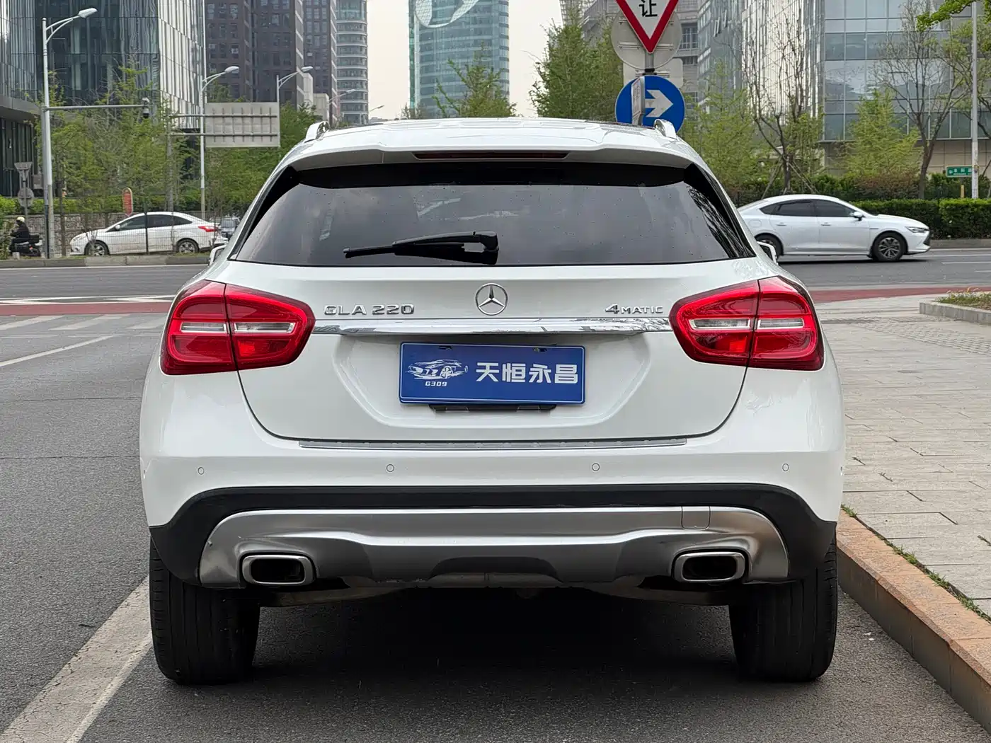 Mercedes-Benz GLA 2015 GLA 220 4MATIC Fashion Edition фото 21