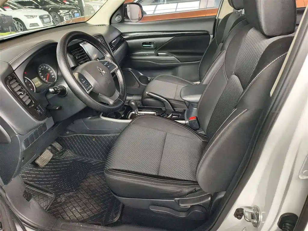 Mitsubishi Outlander 2021 Facelift 2.0L 2WD Comfort Edition 5-Seater фото 12