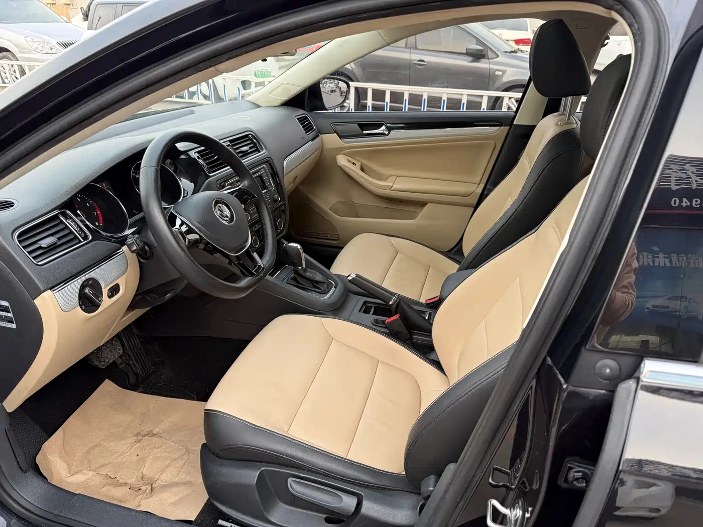 Volkswagen Sagitar 2015 1.6L Automatic Comfort фото 7