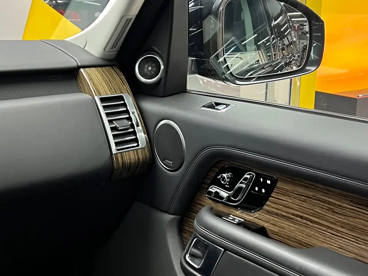 Land Rover Range Rover 2018 3.0 SC V6 Vogue Heritage Extended Edition фото 19