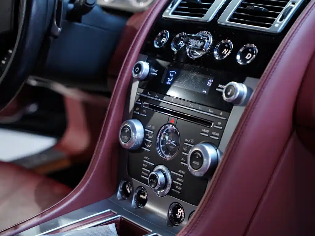 Фото 35 - Aston Martin DB9