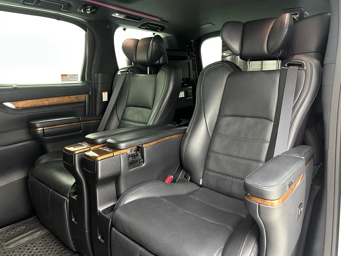 Toyota Alphard 2015 3.5L Premium Edition фото 27