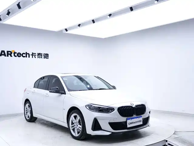 BMW 1 Series 2022 120i M Sport Shadow Edition — фото 3