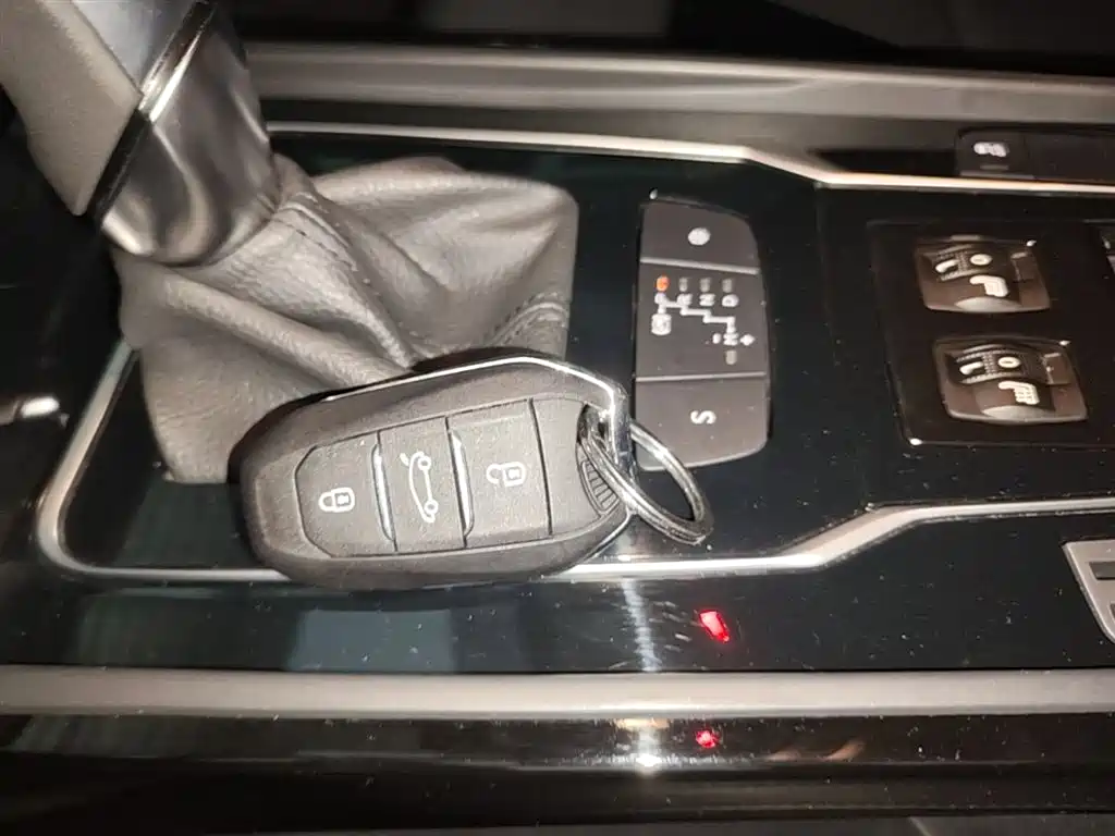 Peugeot 508 2015 1.6THP Auto Excellence Edition фото 15