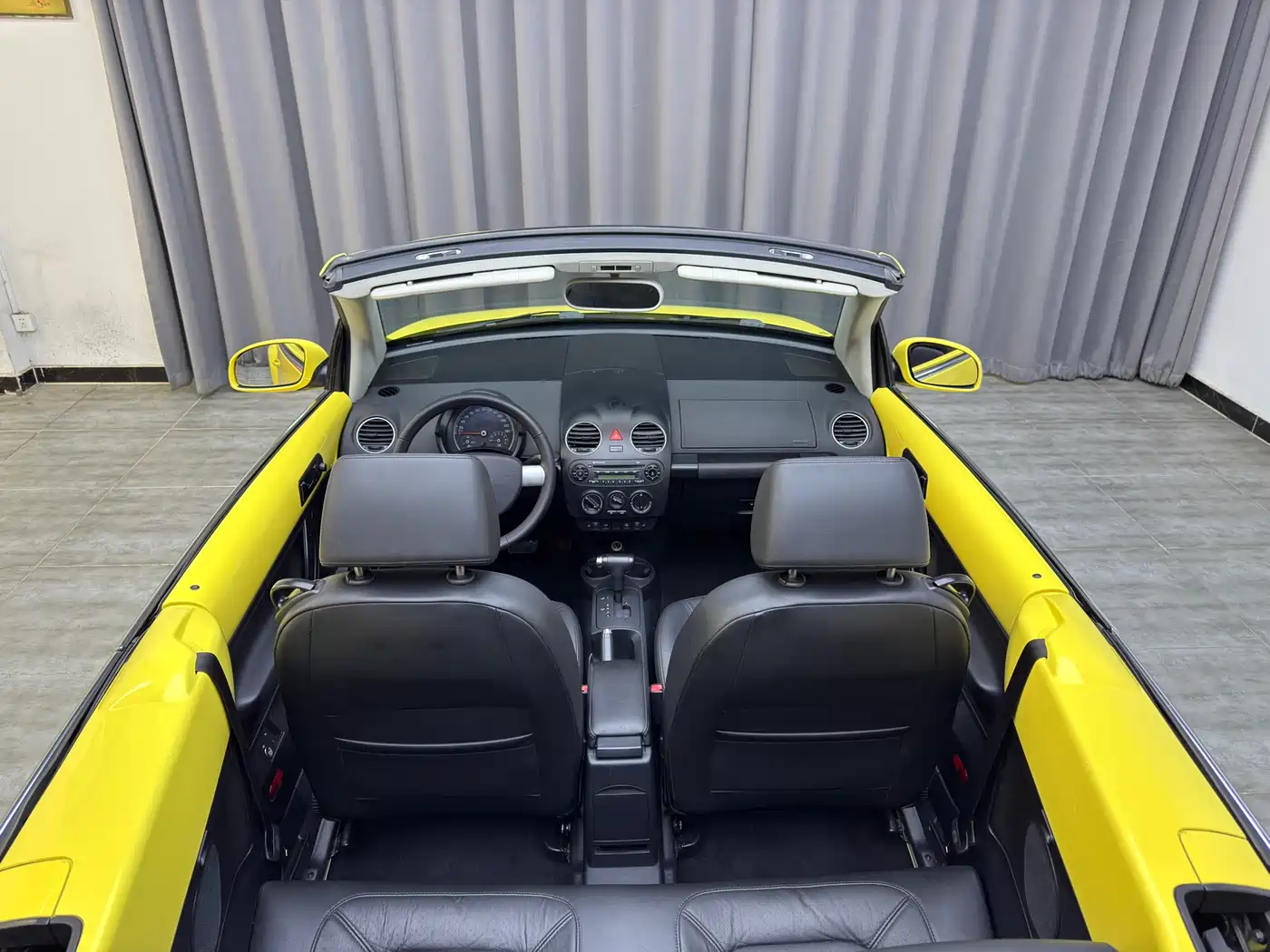 Volkswagen Beetle 2009 2.0 AT Top Convertible фото 14