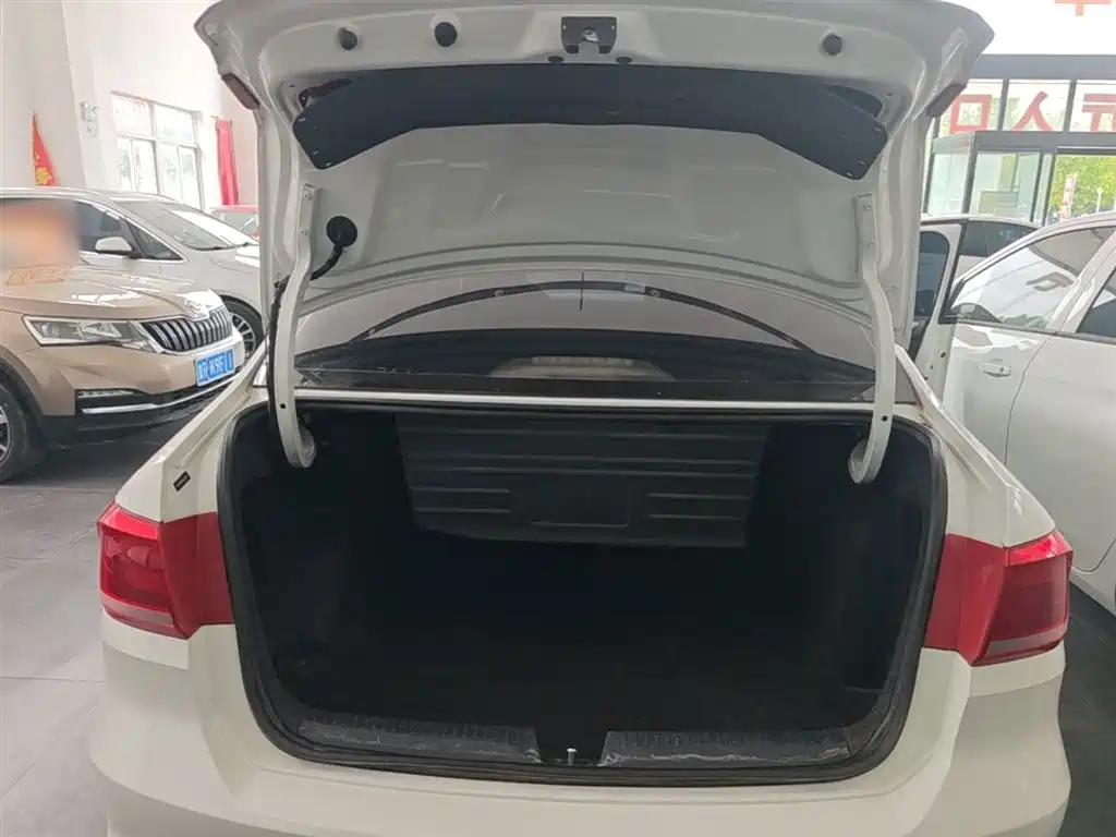 Volkswagen Santana 2015 1.6L Manual Trend Edition фото 19