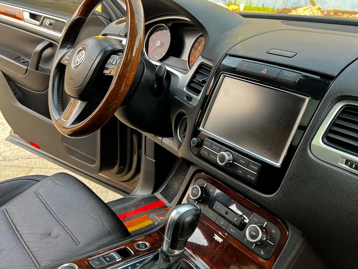 Volkswagen Touareg 2011 3.0TSI Premium фото 19