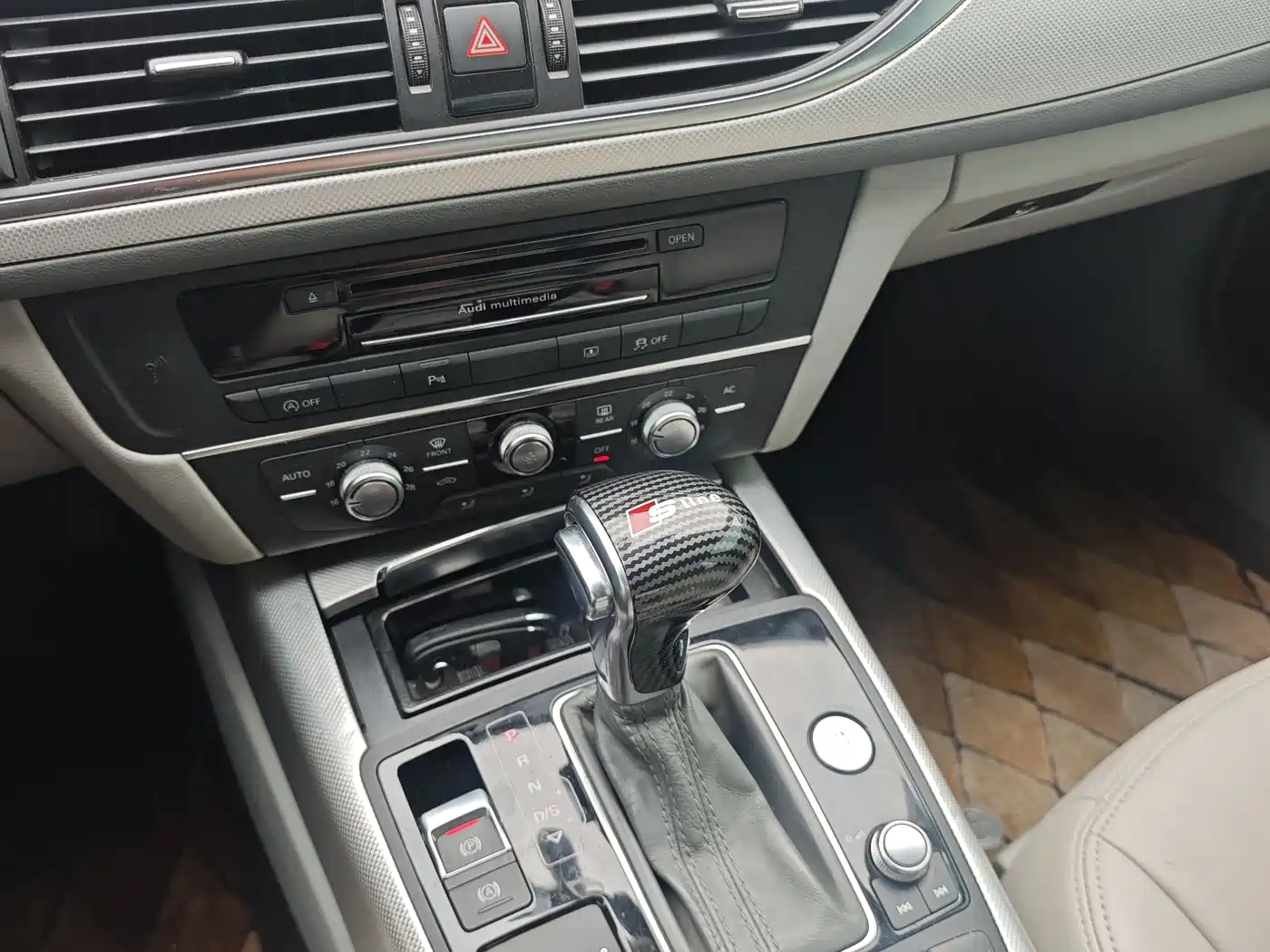 Audi A6L 2012 TFSI Standard фото 6