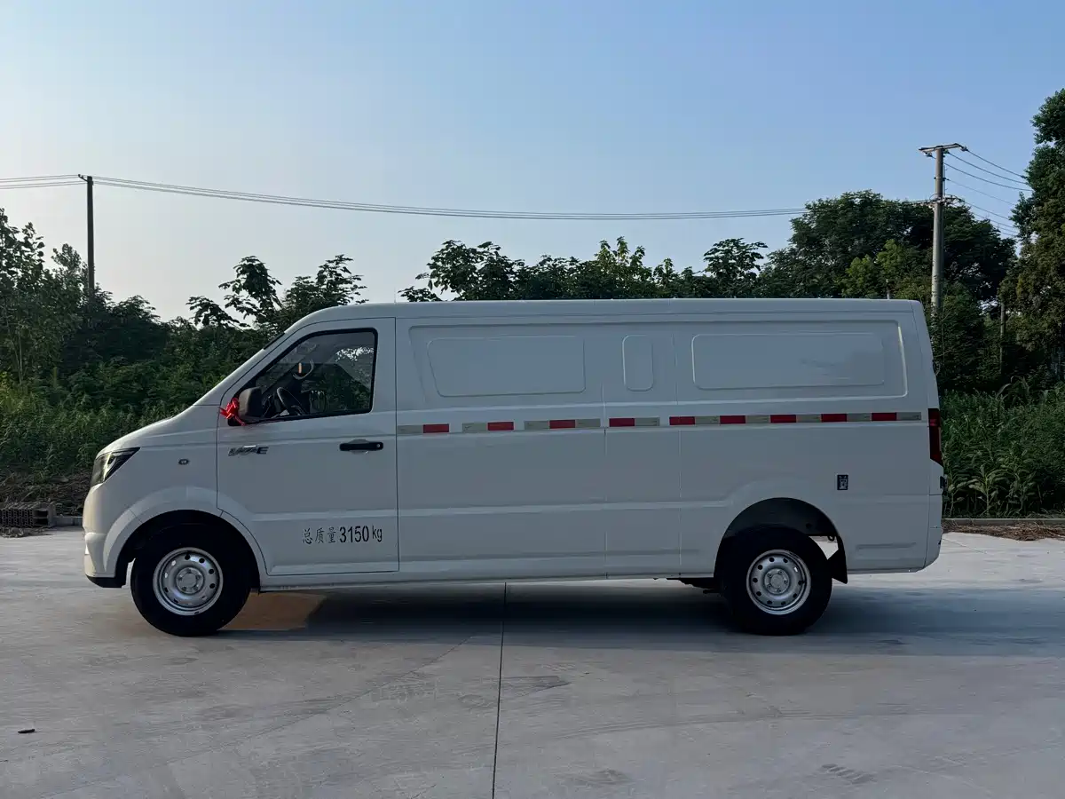 2025 Dongfeng Yufeng EM27