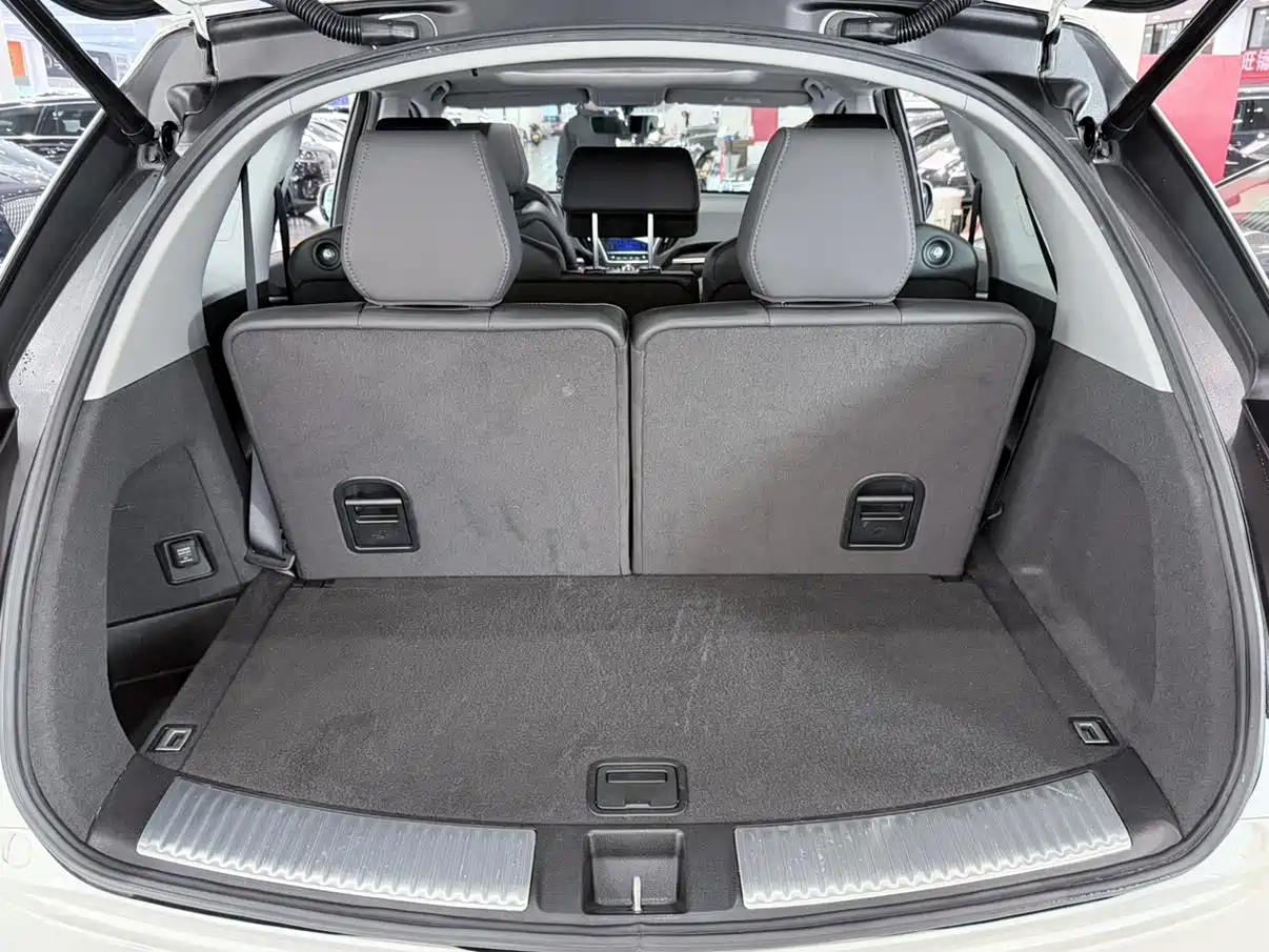 Photo 17 - Acura MDX