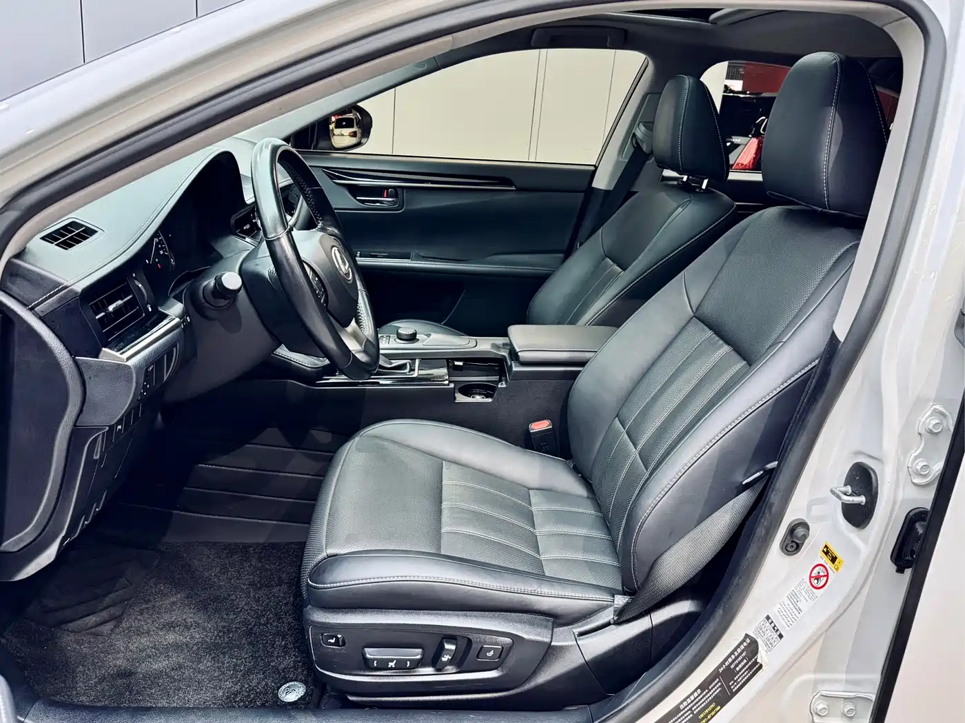 Lexus ES 2015 200 Elite Edition фото 9
