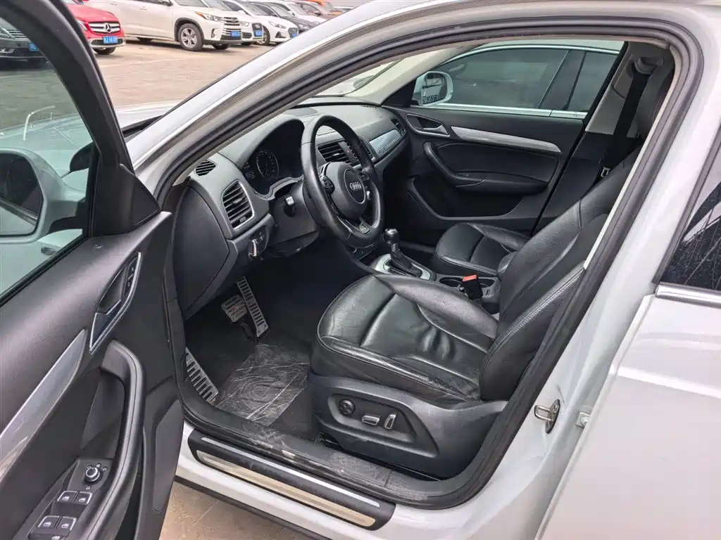 Audi Q3 2016 35 TFSI quattro All-Wheel Drive Fashion Edition фото 8