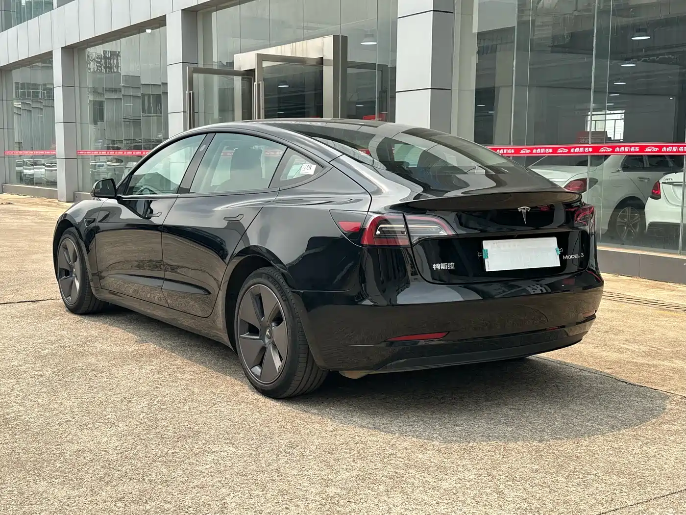 TESLA MODEL 3