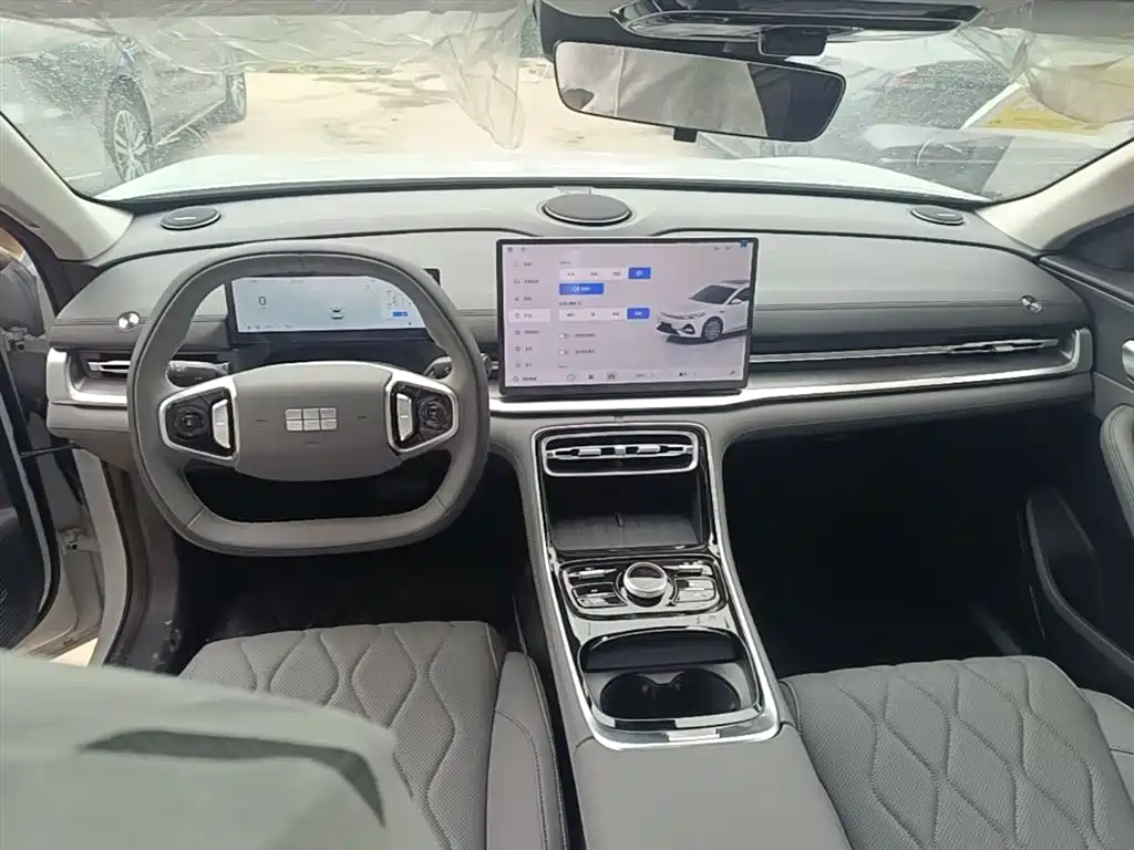 Geely Galaxy Galaxy A7 2025 EM-i 150km Premium Edition фото 10