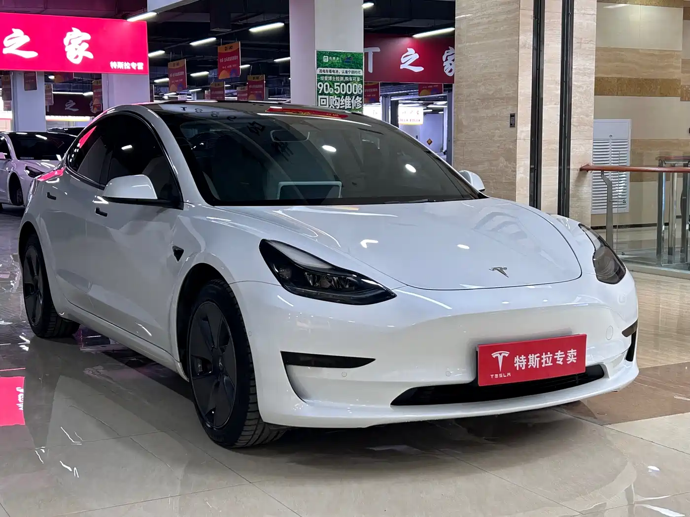 TESLA MODEL 3