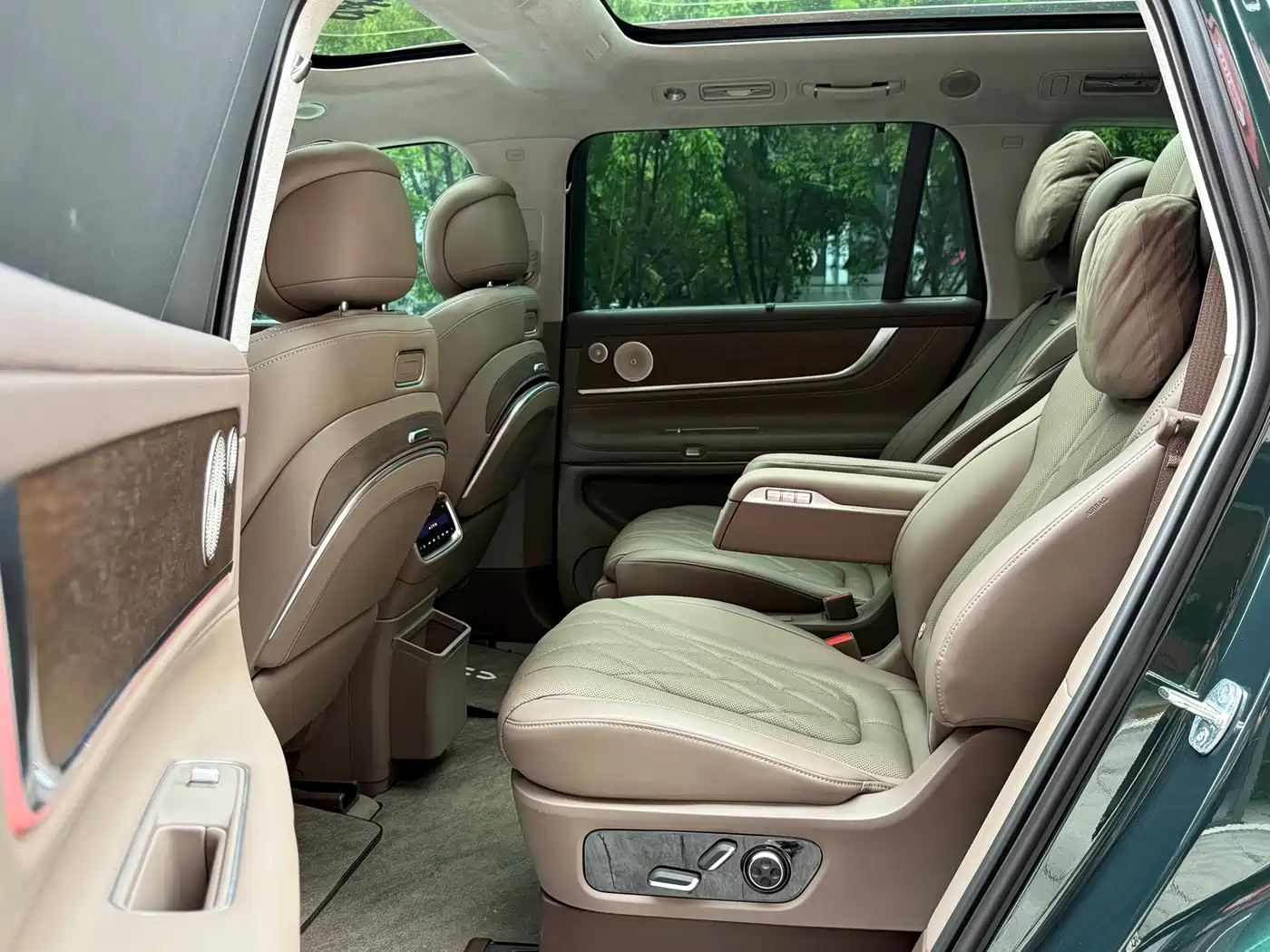 AITO Wenjie AITO M9 2024 Range Extender Max Edition 42kWh 6-seater фото 10