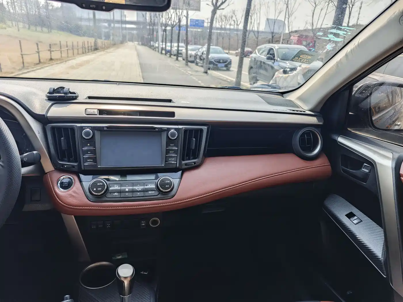 Toyota RAV4 Rongfang 2015 2.5L Automatic 4WD Elite Edition фото 10