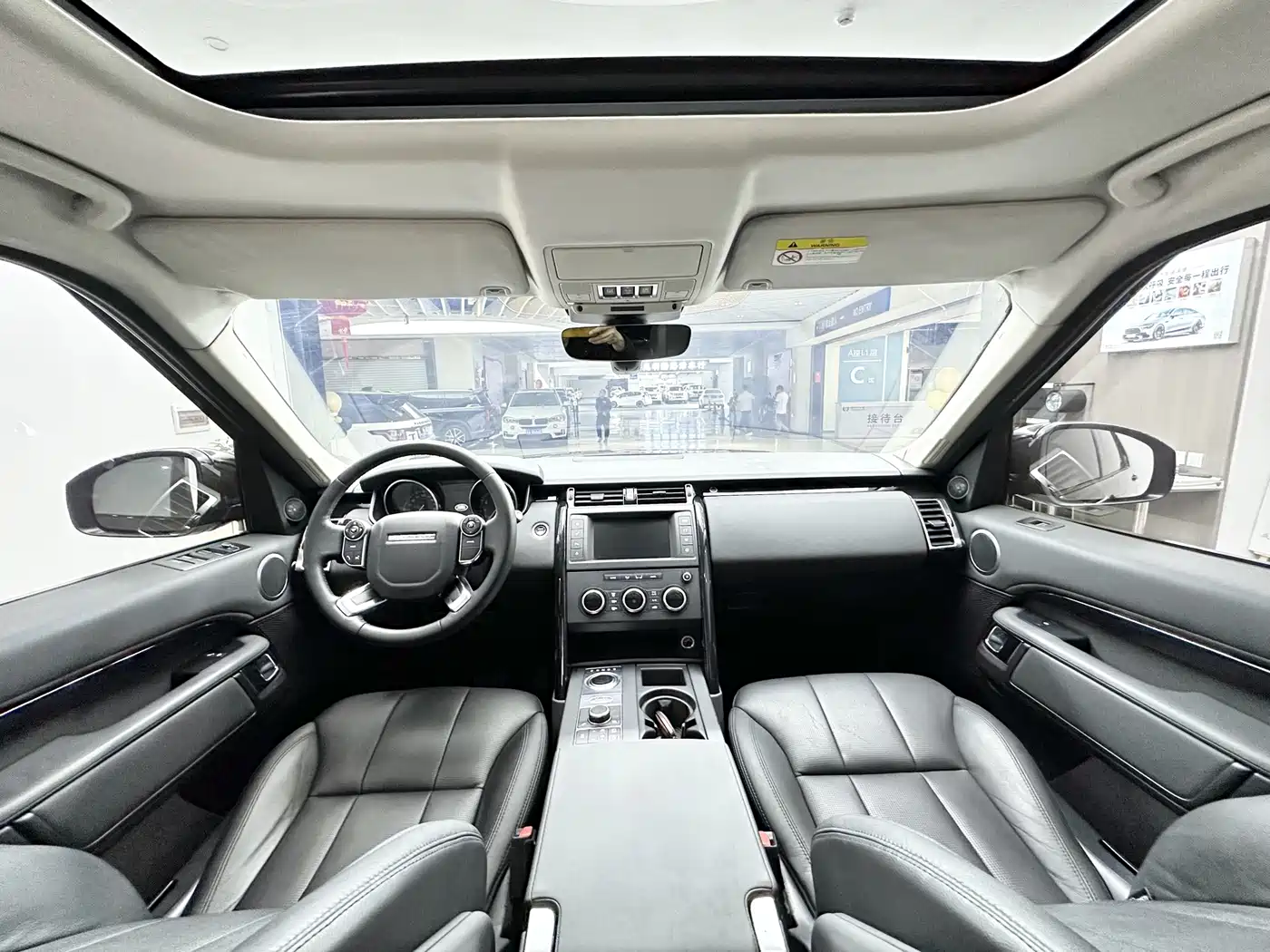 Land Rover Discovery 2017 3.0 SC V6 SE фото 11