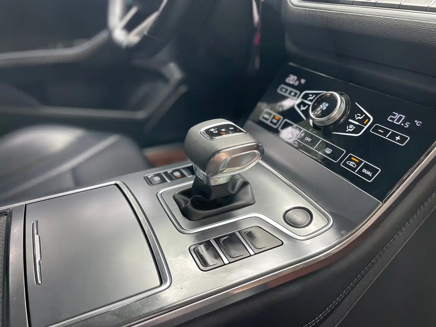Hongqi H5 2020 1.8T Automatic Smart Connection Qi Rhythm Edition фото 8