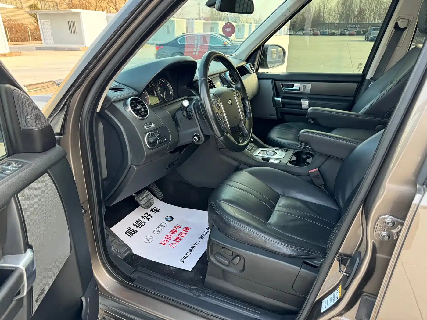 Land Rover Discovery 2015 3.0 SC V6 HSE фото 11