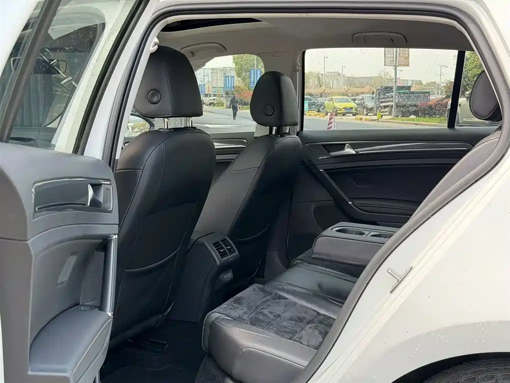 Volkswagen Golf 2019 280TSI DSG Luxury (China V) фото 7