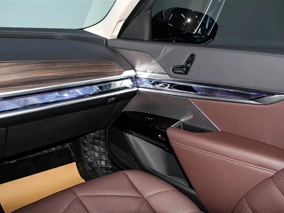 BMW 7 Series 2023 Model 735Li M Sport Package фото 24