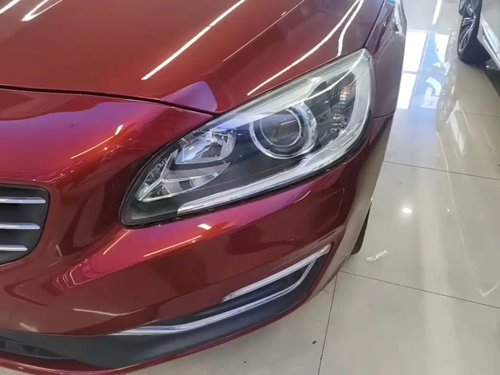 Фото 24 - Volvo V60