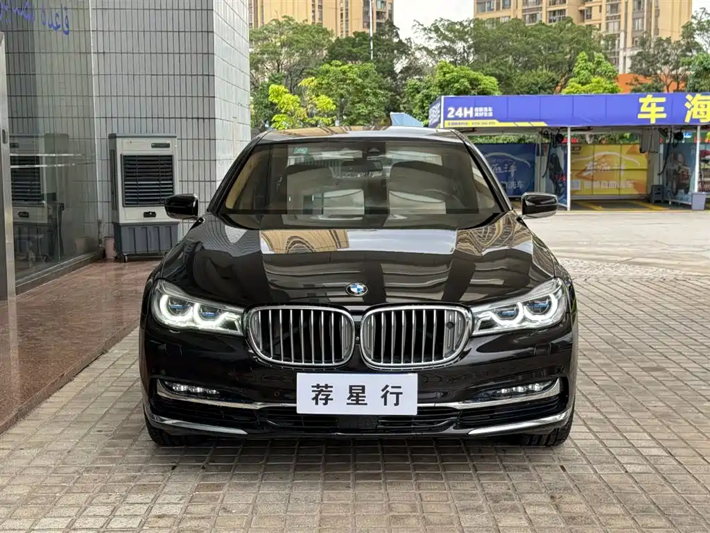 BMW 7 Series 2017 750Li xDrive Customized Edition (4-Seater) фото 2