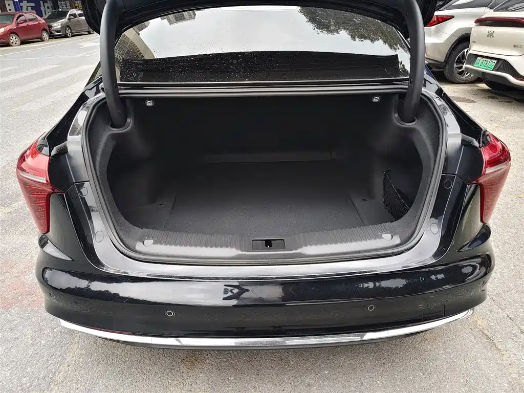 Hongqi H5 2023 2.0T Auto Smart Connect Flag Enjoy фото 16