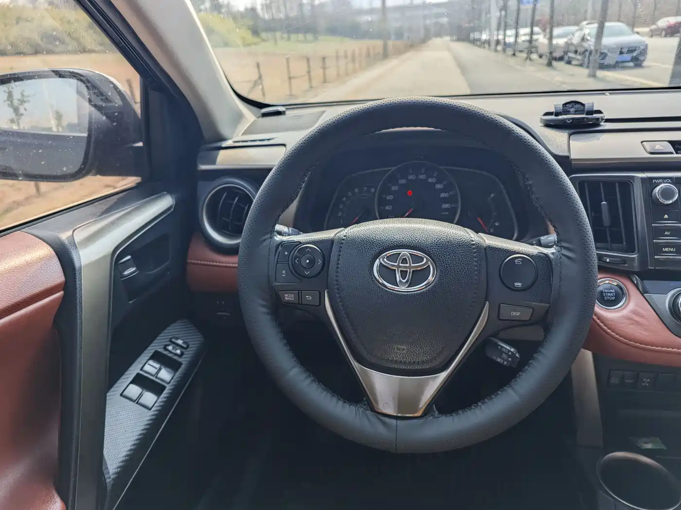 Toyota RAV4 Rongfang 2015 2.5L Automatic 4WD Elite Edition фото 8