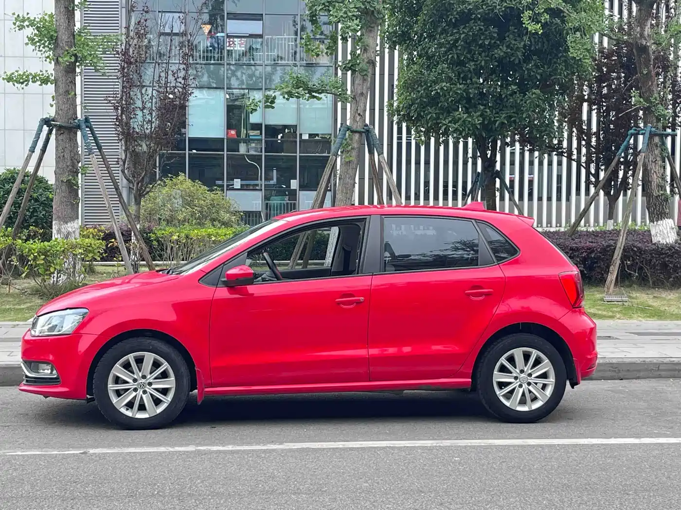 Volkswagen Polo 2014 1.6L Automatic Comfort Edition фото 4