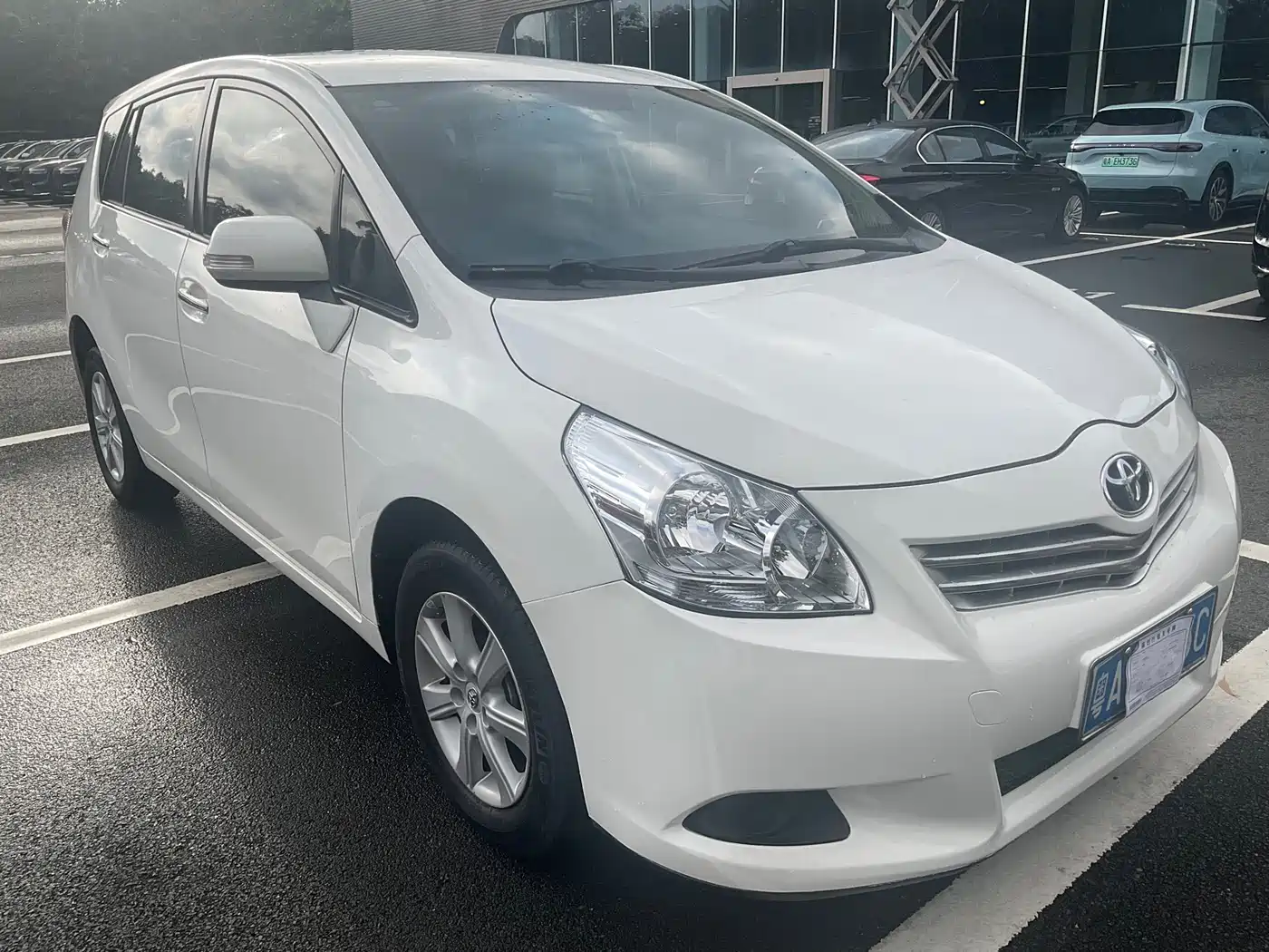 Toyota E'Z 2012 180E CVT Elite Multi-Function Edition фото 2