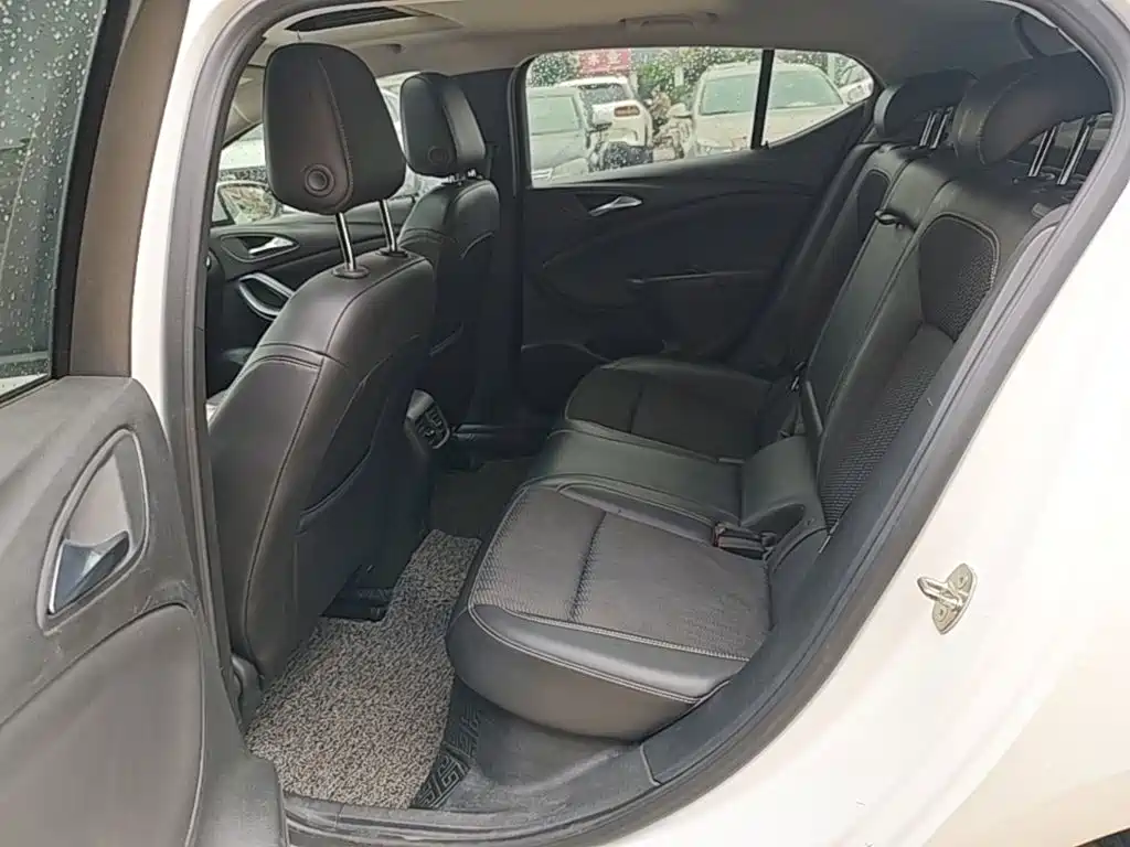 Фото 17 - Buick Verano