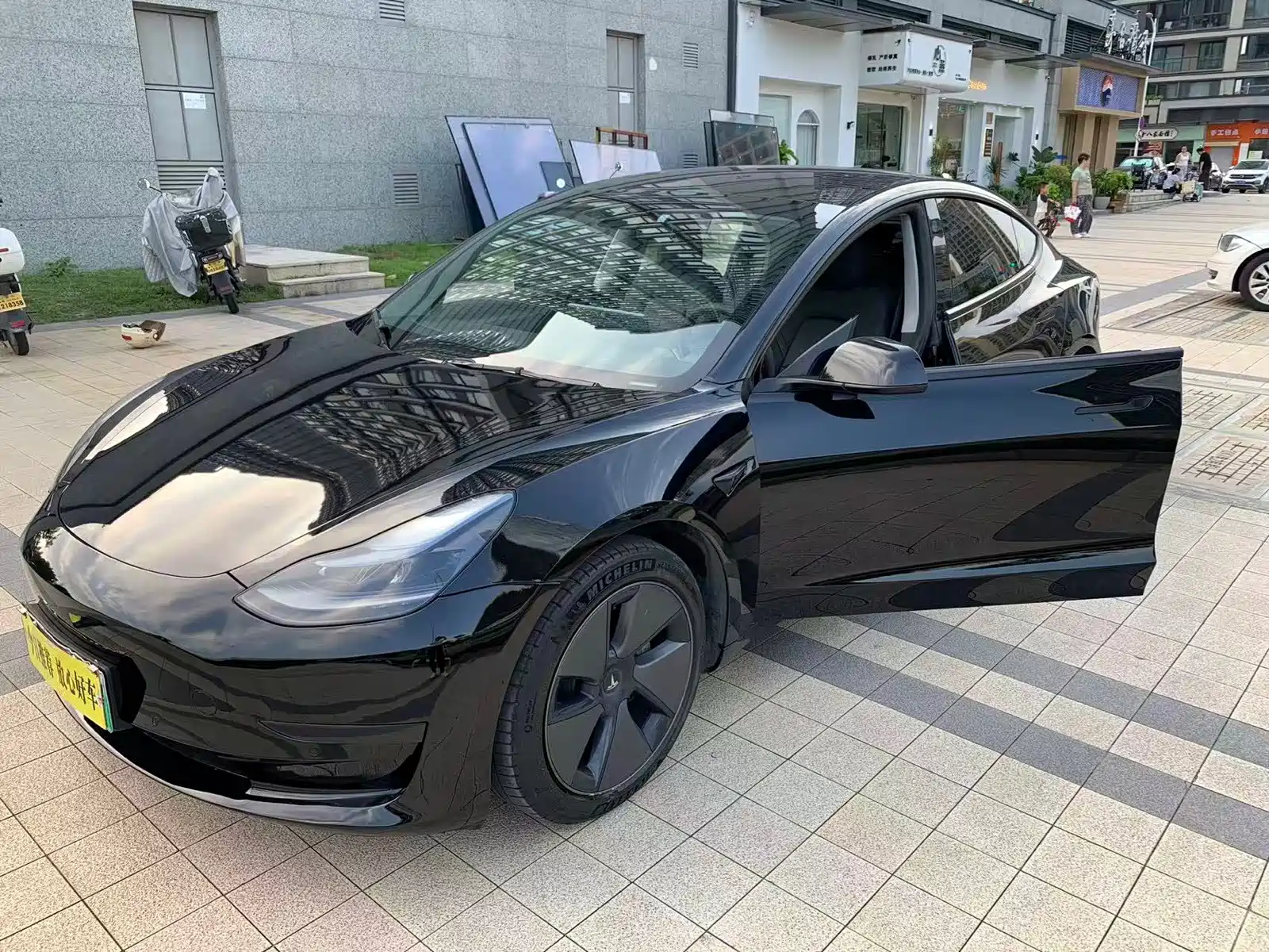 Фото 12 - Tesla Model 3