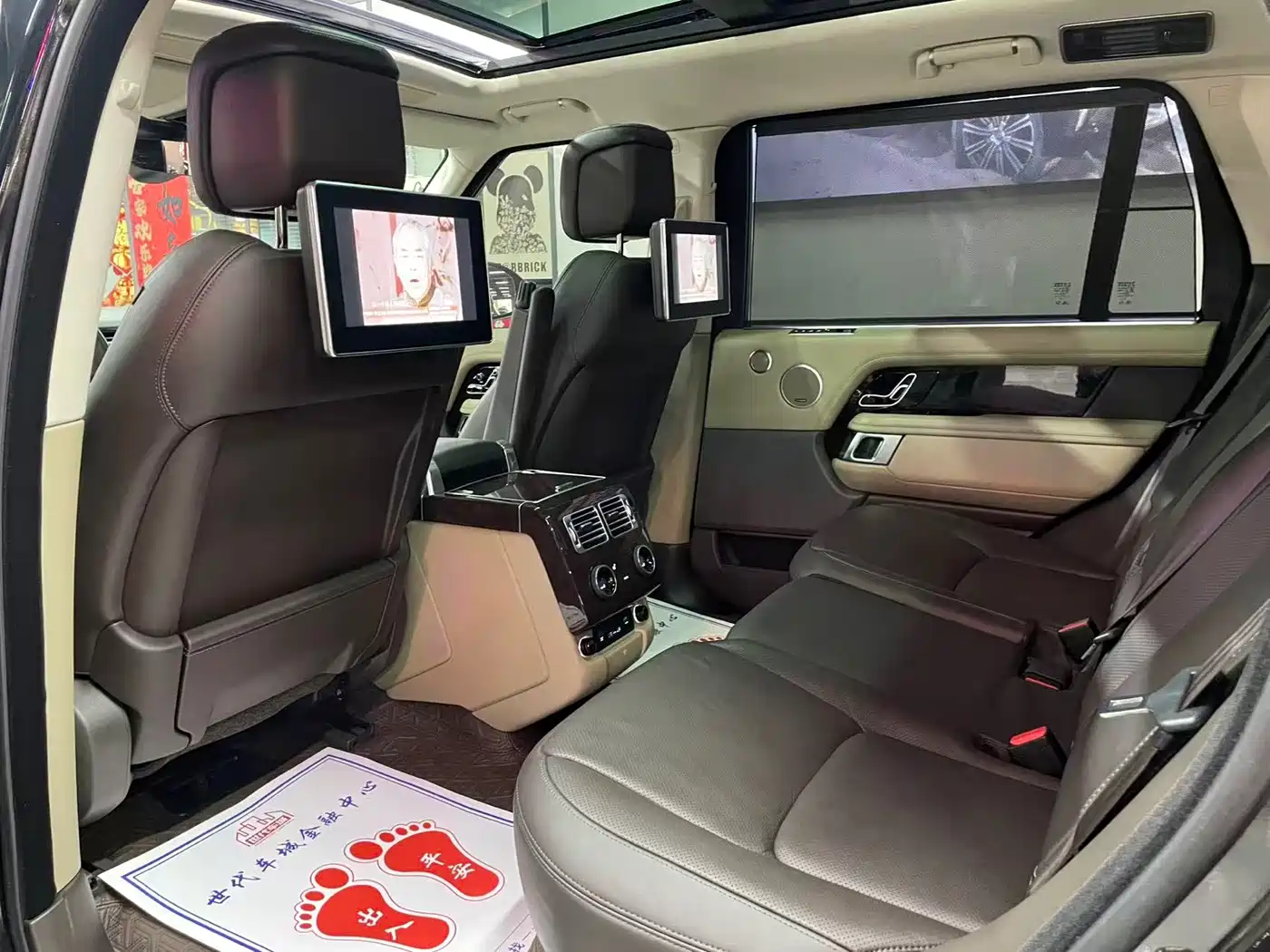 Land Rover Range Rover 2020 3.0 L6 Heritage Extended Edition фото 13