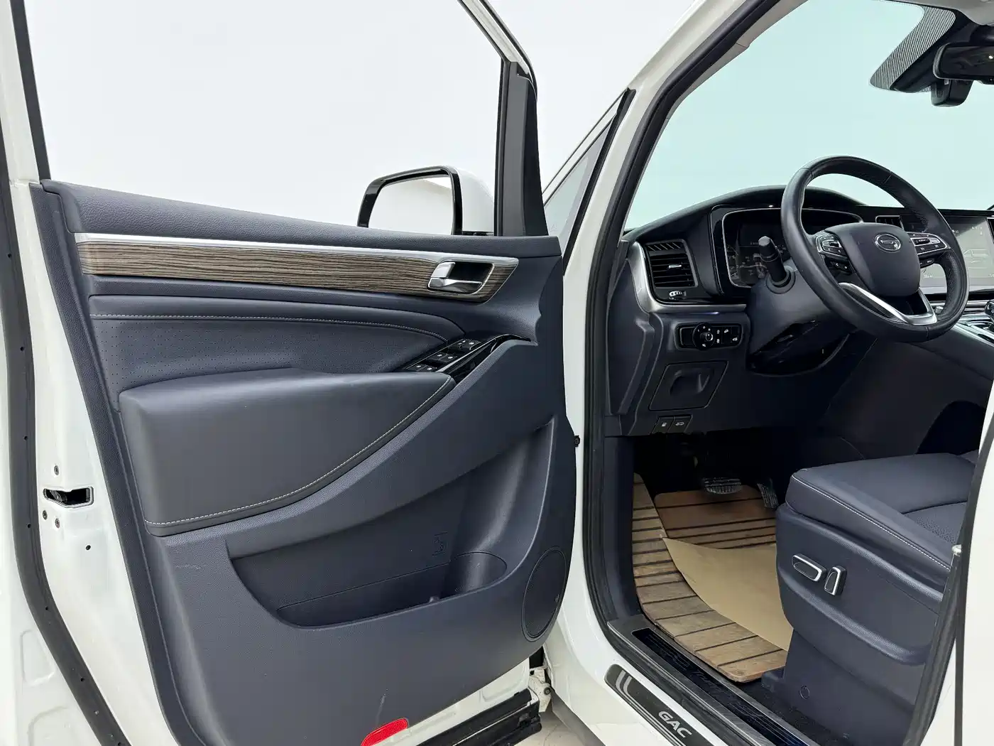 GAC Trumpchi Trumpchi M8 2021 Leading Show Series 390T Premium Edition фото 6