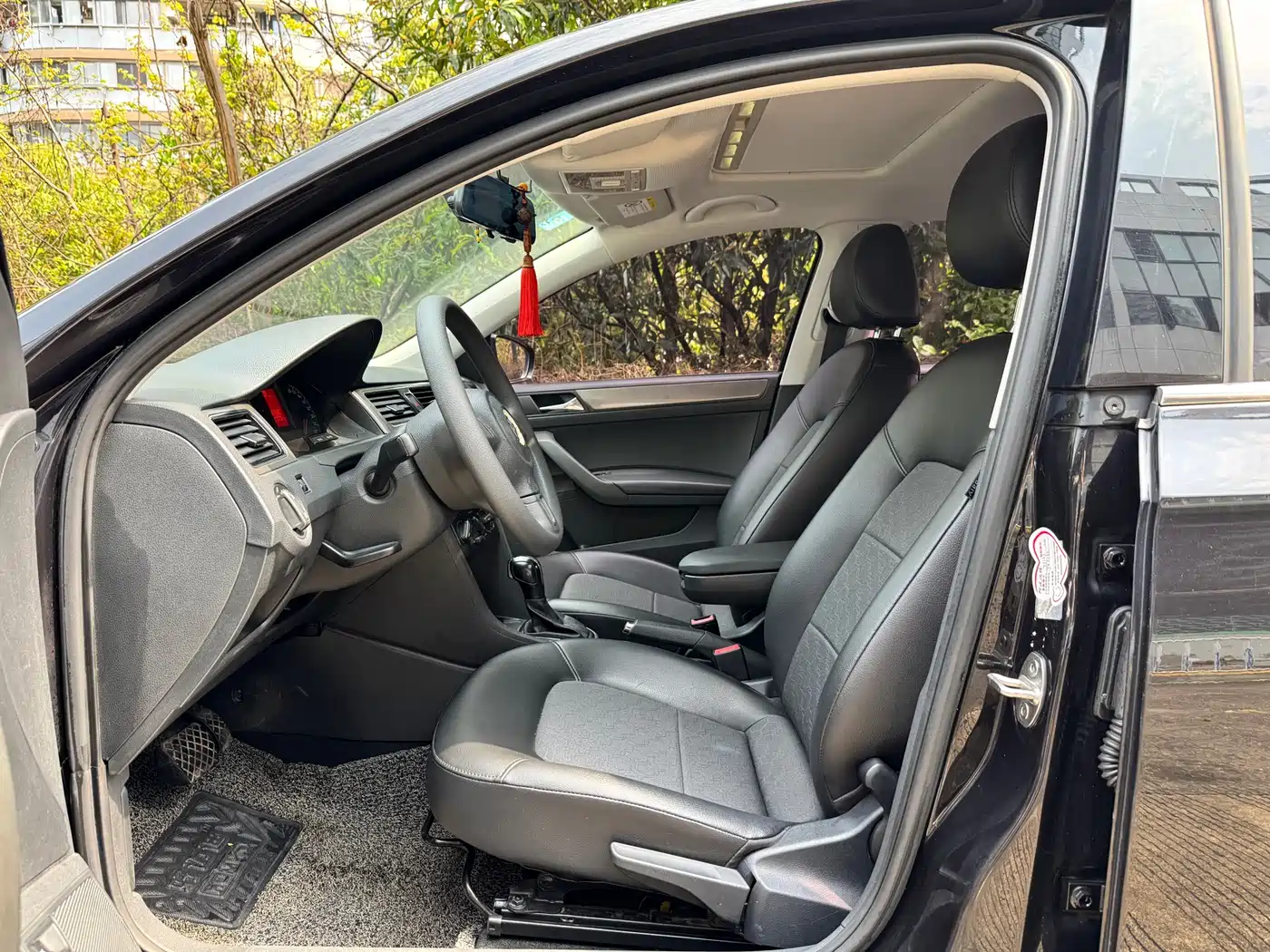 Volkswagen Santana 2015 1.6L Automatic Comfort Edition фото 8