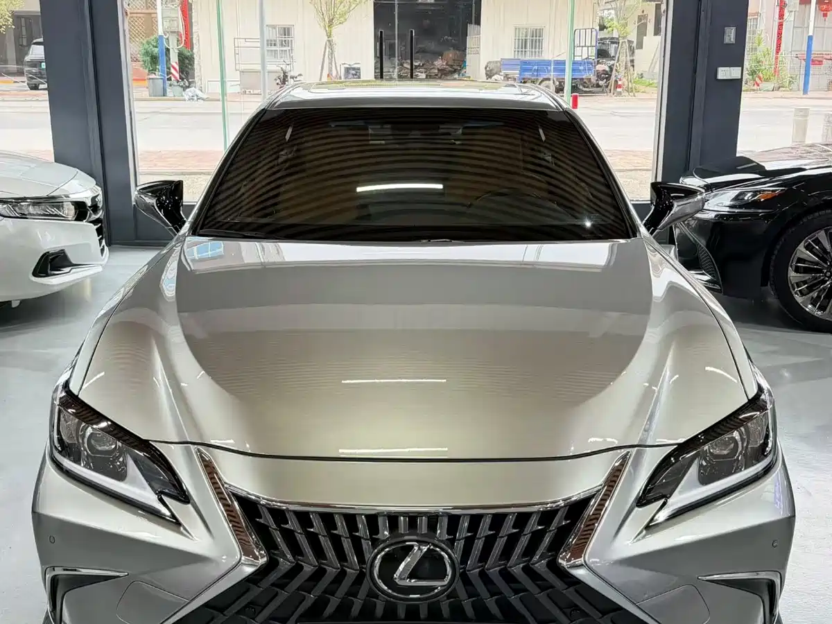 Lexus ES 2022 200 Excellence Edition фото 2