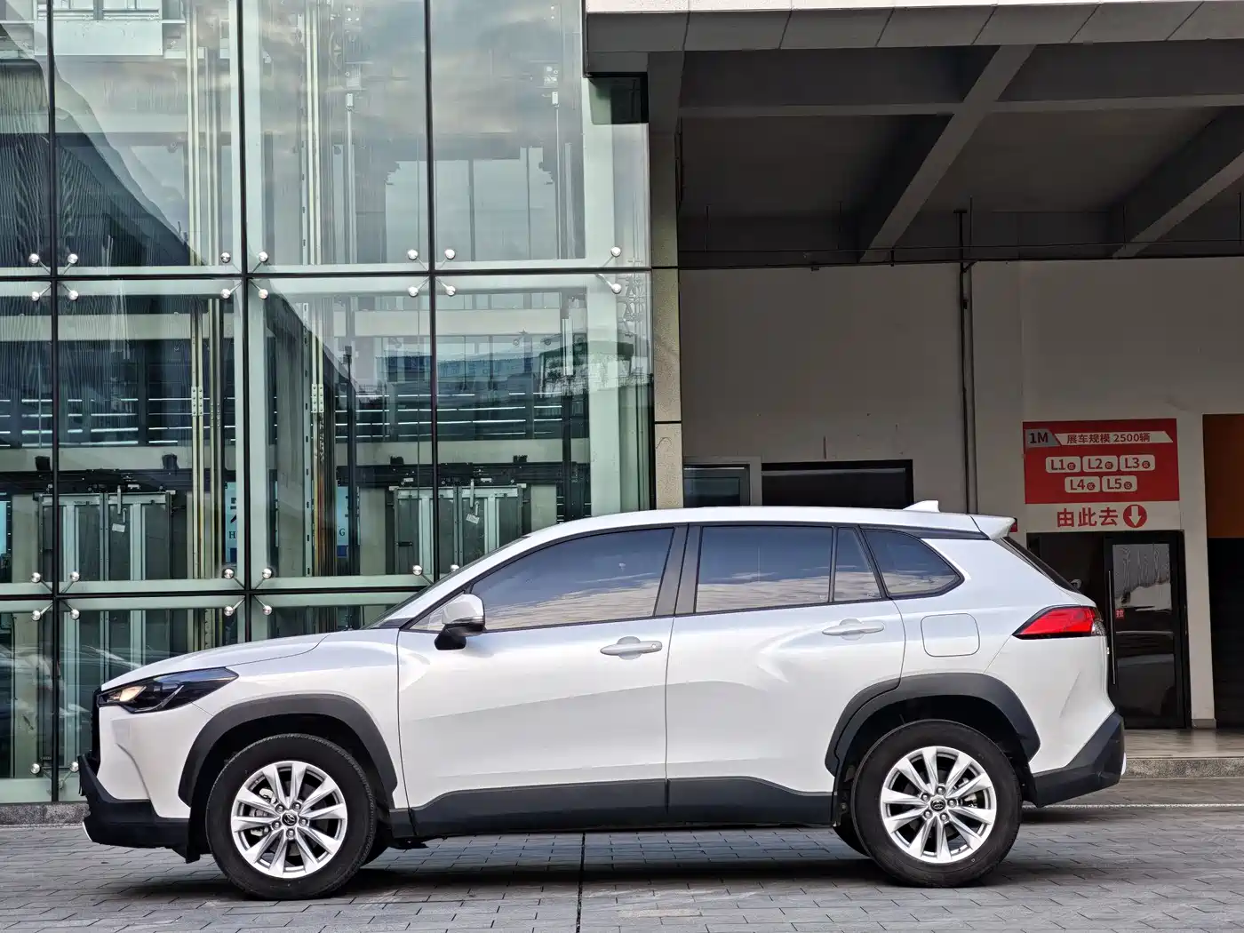 Toyota Corolla Cross 2023 2.0L Pioneer Edition фото 7
